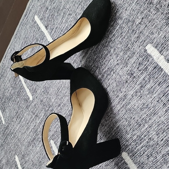 Marc Fisher Suede Heels - Picture 2 of 9